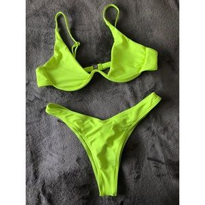 SHEIN Swim - Undewire Top with high leg bikini set SHEIN Swim - Undewire Top with high leg bikini set